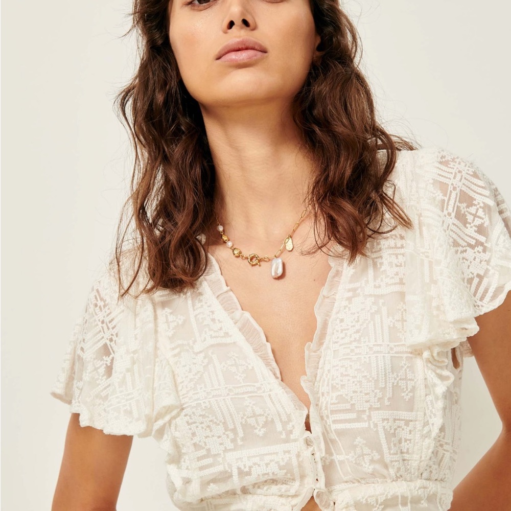Sessun Elegant White Lace Top